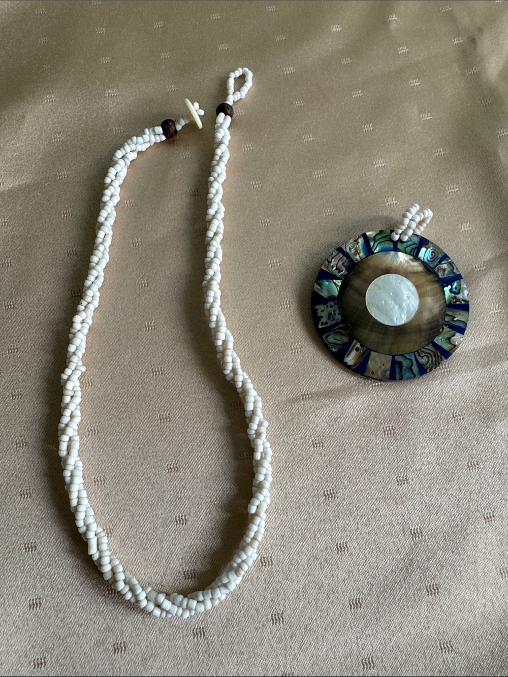Handmade Cream Seedbeads Necklace with Mother of Pearl Abalone Pendant - Picture 3 of 6